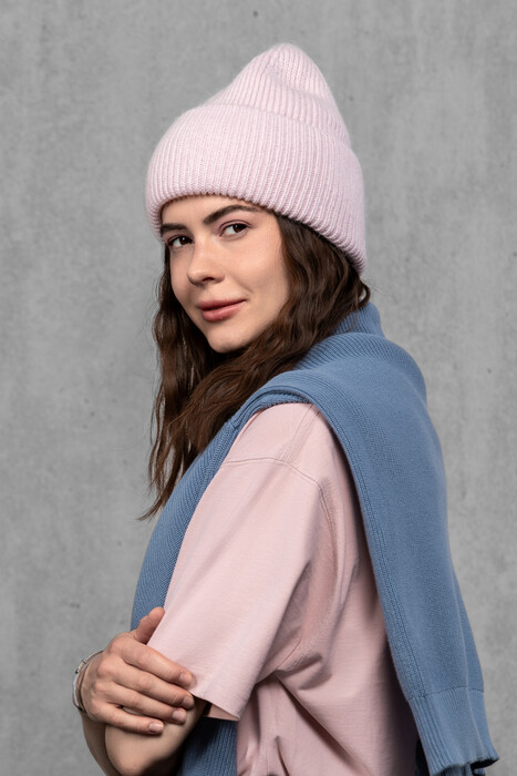 Жіноча зимова в'язана шапка з мохеру (Light Pink)