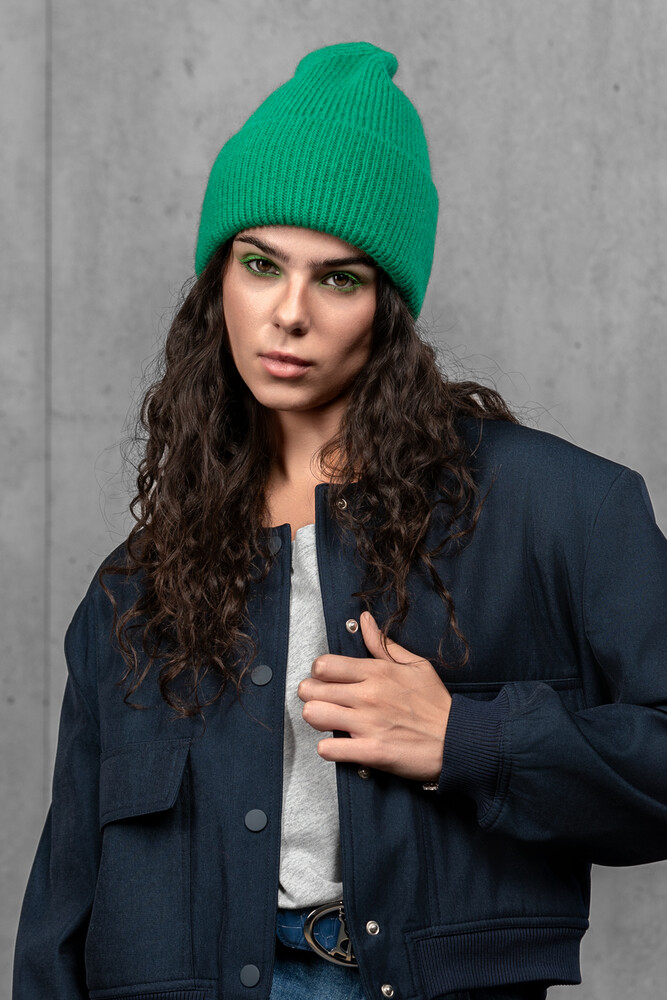 Жіноча зимова в'язана шапка з мохеру (Green)
