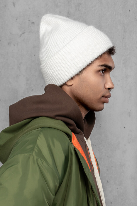 Чоловіча зимова в'язана шапка з мохеру (White)