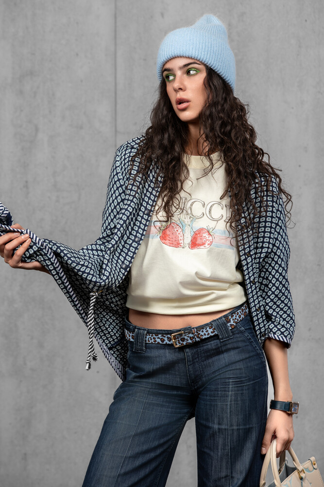 Жіноча зимова в'язана шапка з мохеру (Azure)