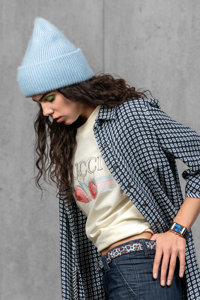 Жіноча зимова в'язана шапка з мохеру (Azure)